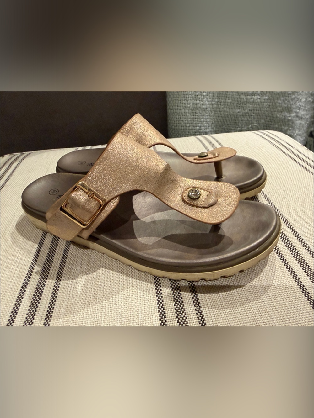 Women’s Metallic pink-Bronze Sandals with Buckle Accent